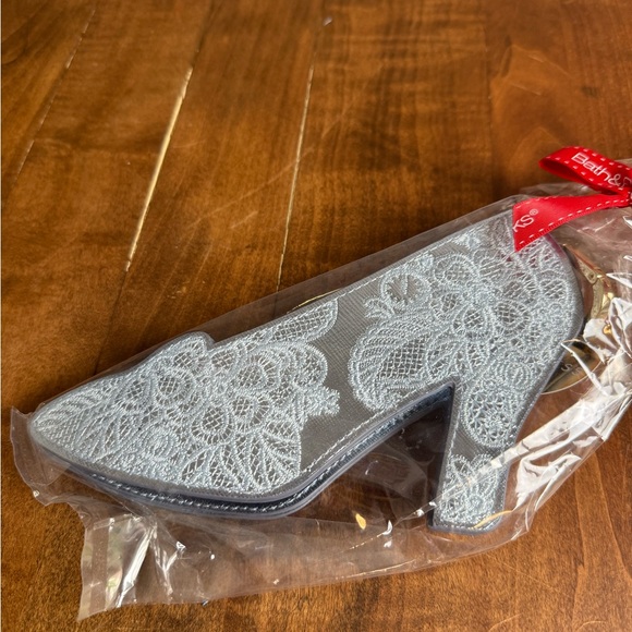 Disney Cinderella Bath & body works coin purse. NWT - Picture 2 of 5